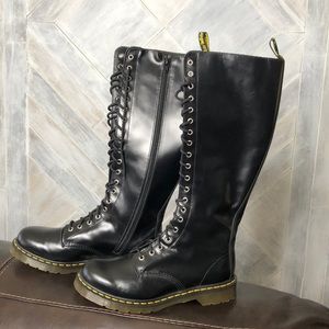Doc Martens 20 eyelet boot